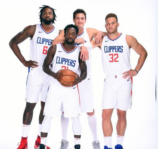 白制造张力 白制造张力